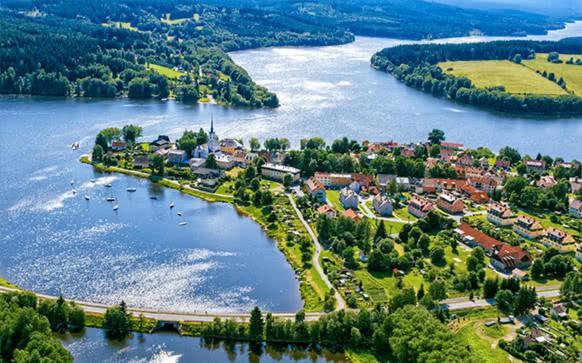 Apartman Jestrabi Lipno แชร์นาฟ โปชูมาวี ภายนอก รูปภาพ