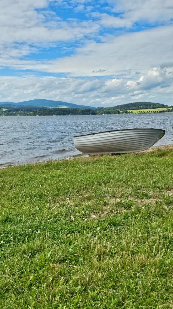 Apartman Jestrabi Lipno แชร์นาฟ โปชูมาวี ภายนอก รูปภาพ